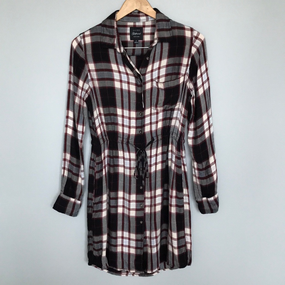Adorable plaid dress with pockets!